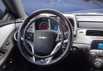 Chevrolet Camaro mit Darios und Handbetriebsbremse als Fahrhilfen von Kempf