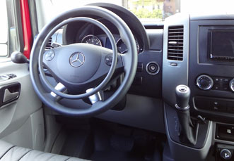 Mercedes Vito mit Darios Fahrhilfen von Kempf