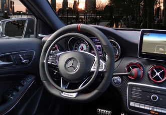Mercedes AMG A-Klasse mit Darios Fahrhilfen