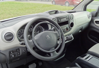 Peugeot Partner mit Fahrhilfen Darios und Handbetriebsbremsevon Kempf