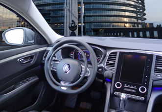 Renault Talisman mit Darios und Handbetriebsbremse als Fahrhilfen von Kempf