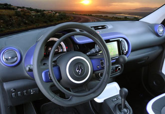 Renault Twingo mit digitalen Fahrhilfen Darios für Fahrer mit Behinderung