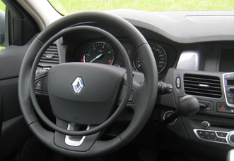 Renault Laguna mit digitalen Fahrhilfen Darios für Fahrer mit Behinderung