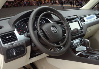 Volkswagen Touareg mit Darios Fahrhilfen von Kempf