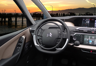 Citroën C4 Picasso aménagée pour handicapés avec l'anneau accélérateur Darios