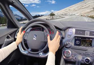 DS5 mit digitalem Gasring Darios und Bremse als Fahrhilfen für Fahrer mit Handicap