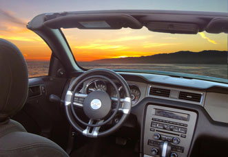 Ford Mustang mit Fahrhilfen von Kempf