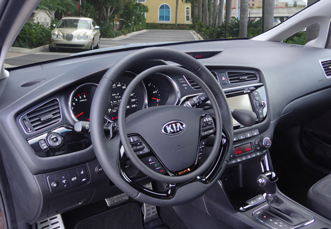 Kia Ceed mit Darios und Handbetriebsbremse von Kempf als Fahrhilfen