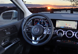 Mercedes B-Klasse mit Darios Gasring und Handbetriebsbremse