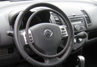Nissan Note mit Darios und Handbetriebsbremse als Fahrhilfen von Kempf