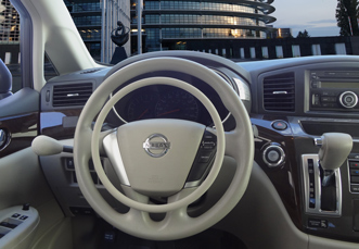 Nissan Quest mit Darios und Handbetriebsbremse von Kempf als Fahrhilfen