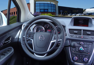 Opel Mokka mit Darios und Handbetriebsbremse als Fahrhilfen von Kempf