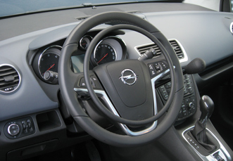 Opel Meriva mit Darios und Handbetriebsbremse von Kempf als Fahrhilfen