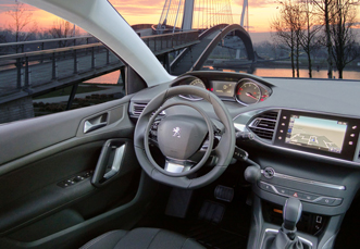 Peugeot 308 mit Darios und Handbetriebsbremse von Kempf