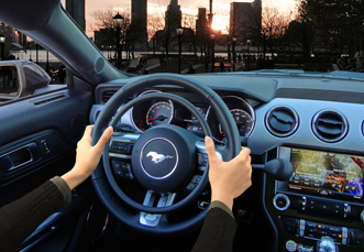 Ford Mustang mit Darios Gasring als Fahrhilfe von Kempf