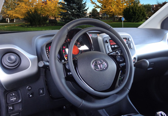 Toyota Aygo mit Darios Fahrhilfen von Kempf
